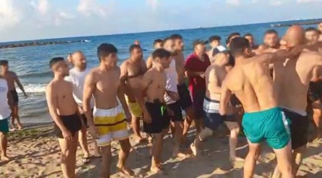Plajda 'şort indirme' kavgası: Kaçarken boğulma tehlikesi geçiren şahıs kurtarılıp dövüldü