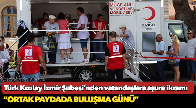 Türk Kızılay İzmir Şubesi’nden vatandaşlara aşure ikramı