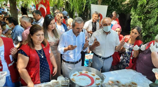 Türk Kızılay Urla, aşure dağıttı