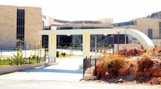 Yıllardır hizmete giremeyen devlet hastanesine icra geldi