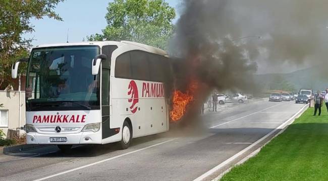 Yolcu otobüsü alev alev yandı