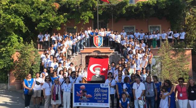 100. YILDA 100 ÇAĞDAŞ GENÇ ATASININ İZİNDE İZMİR’DE