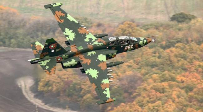 Bulgaristan’da savaş uçağı düştü