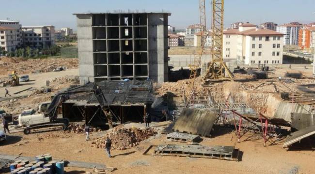 İnşaatta vinç devrildi: 3 ölü, 2 ağır yaralı