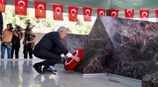 Kılıçdaroğlu Özal ve Menderes'in mezarlarını ziyaret etti