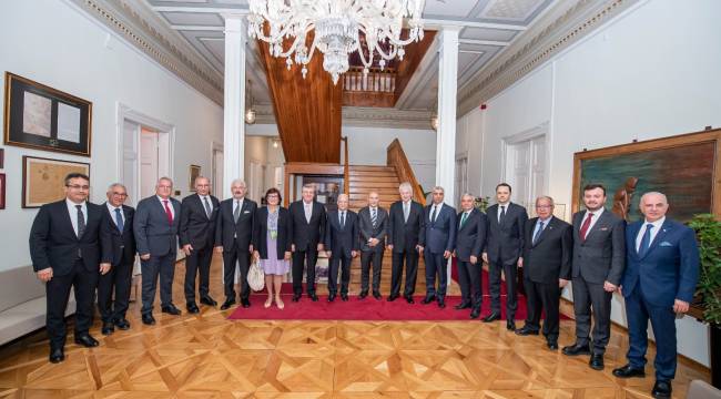 Başkan Soyer EBSO yönetimini konuk etti