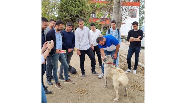 CHP’Lİ GENÇLERDEN ANLAMLI HAREKET