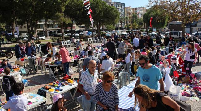 Çocuk ikinci el pazarında oyuncaklar kapışıldı