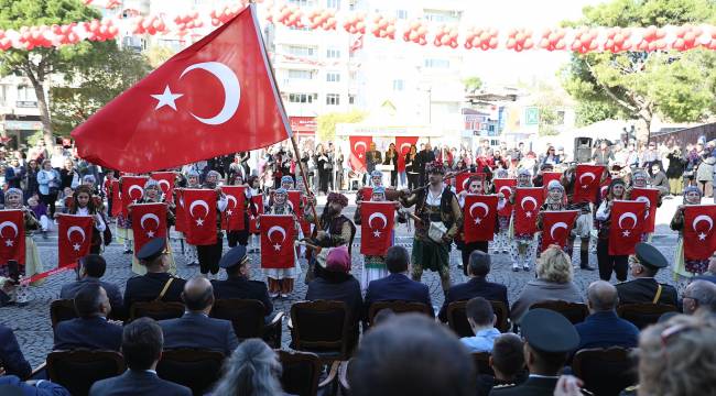 Cumhuriyet Bayramı Bergama'da coşku ile kutlandı