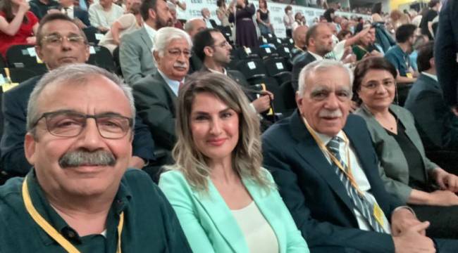 Demirtaş için üç HDP'li devreye giriyor: Görüşme talebinde bulundularDemirtaş ile HDP arasındaki gerginliğin yumuşatılması için Ahmet Türk, Sırrı Sakık ve Sırrı Süreyya Önder’in Demirtaş ile görüşme başvurusu yaptığı öne sürüldü.