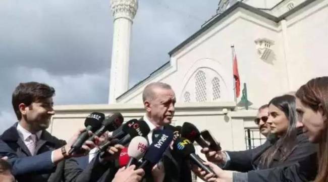 Erdoğan muhabirlerle mesafeyi kaldırdı