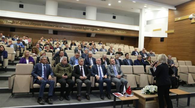 İzmir İl Milli Eğitim Müdürlüğünde “Aile Okulu Projesi” Konulu Bir Toplantı Gerçekleştirildi