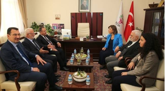 HDP'li Temel'den 'başörtüsü' ziyareti yorumu: 'Böyle bir şey yok!'