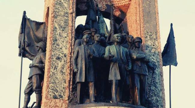 İBB Taksim Cumhuriyet Anıtı'nı restorasyona aldı