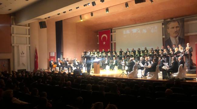 İzmirli Öğretmenler İzmir Devlet Klasik Türk Müziği Korosu İle Öğretmenler Gününü Kutladı