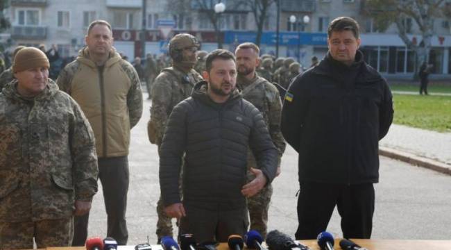 Zelenskiy Rusya'nın terk ettiği Herson'da: 'Ukrayna barışa hazır'