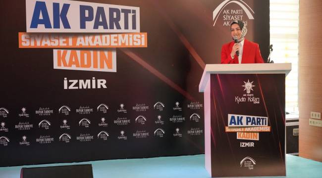 AK Parti İzmir’de ‘Siyaset Akademisi Kadın’ programı dolu dolu geçti