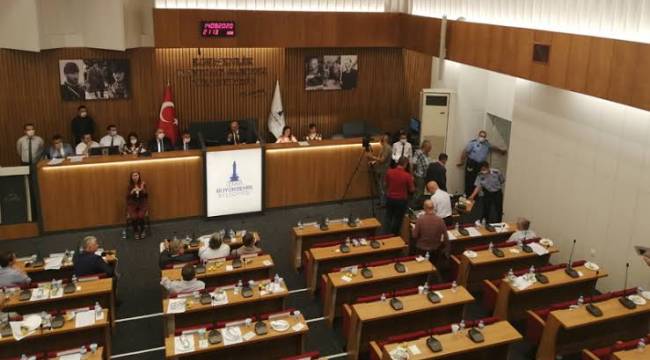 Büyükşehir&#039;de &#039;Aliağa&#039; tartışması: Karar siyasi değil, mevzuata aykırı!