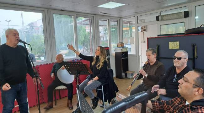 Karşıyaka Sanat Derneği Türk Müziği Korosu amatör sesleri bekliyor