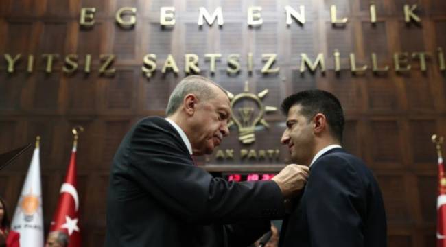 Muhalefet milletvekillerinden AKP'li Çelebi'ye: Seni görünce aklımıza topaç geliyor