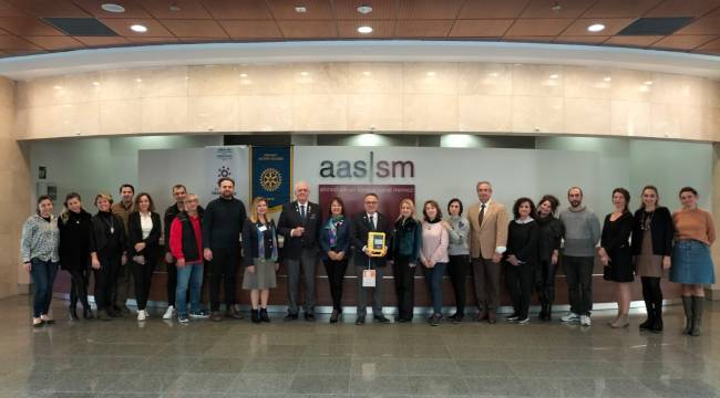 Rotaryenlerden AASSM'ne kalp şok cihazı bağışı