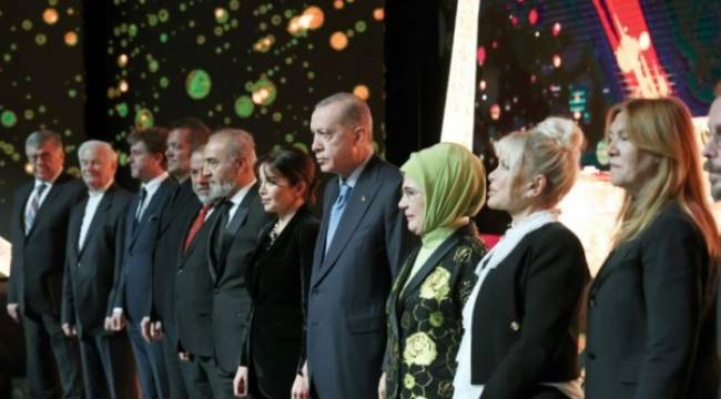Ünlüler Erdoğan'ın ödül törenine koştu