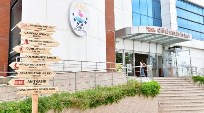 Çiğli Belediye binasına çekiç, bıçak, satır ve şişle girmeye çalışan kişi serbest kaldı