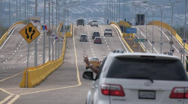 Kolombiya-Venezuela sınırında trafik yeniden açıldı