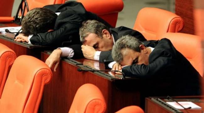 Vekil emeklisine 33 bin lira işçi emeklisine 3 bin lira zam