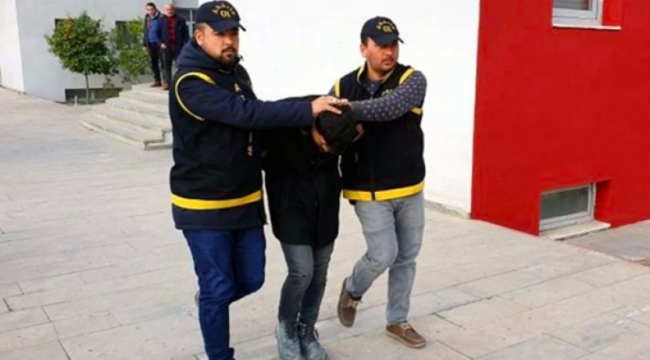 Enkazda hayatını kaybeden kişinin kredi kartlarıyla harcama yaptı, tutuklandı