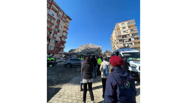 Gaziemir Belediyesi’nin sağlıkçıları depremzedelere şifa oluyor