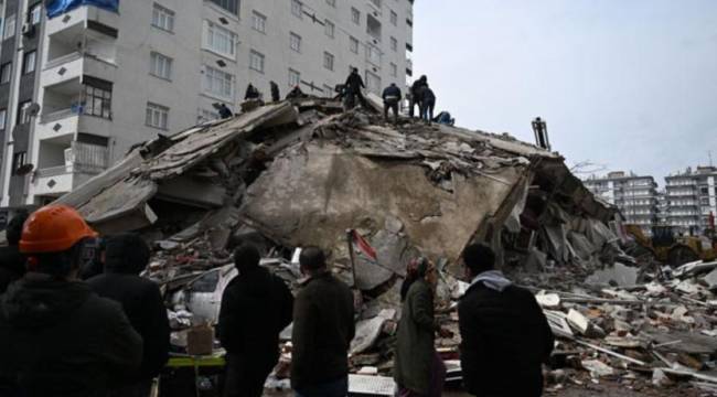 &#039;Göçük altında kurtarılmayı bekleyen 74 bin kişi var&#039;