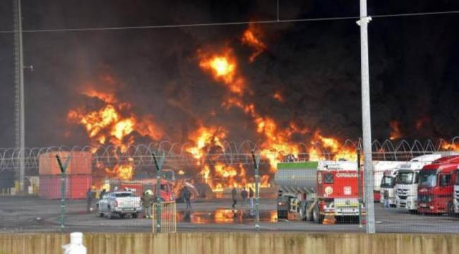 İskenderun Limanı'nda çıkan yangın üç gündür sürüyor