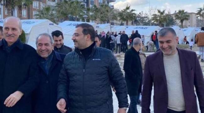 Kahkaha attılar, kamerada gözükmek için birbirlerinin önüne geçtiler: AKP&#039;li yöneticilere tepki