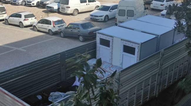 Kınık Belediyesi atölyelerinde seyyar banyo ve tuvalet üretip deprem bölgesine gönderiyor