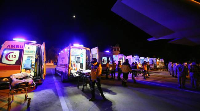Maraş’tan Gelen 52 Yaralı Depremzedenin Tedavisi Artık İzmir’de Devam Ediyor
