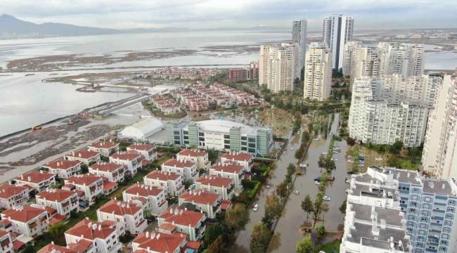 Mavişehir ve Bostanlı sakinleri Başkan Tugay ile buluştu; &quot;Riski göze alıyoruz Evlerimizin değeri düşürülüyor&quot;