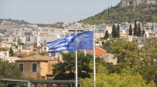 Yunanistan&#039;da eski bakana iki yıl hapis cezası