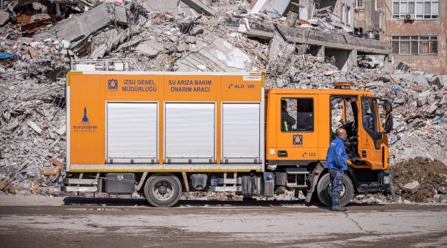 Deprem bölgesine su sağlamak için kesintisiz mesai