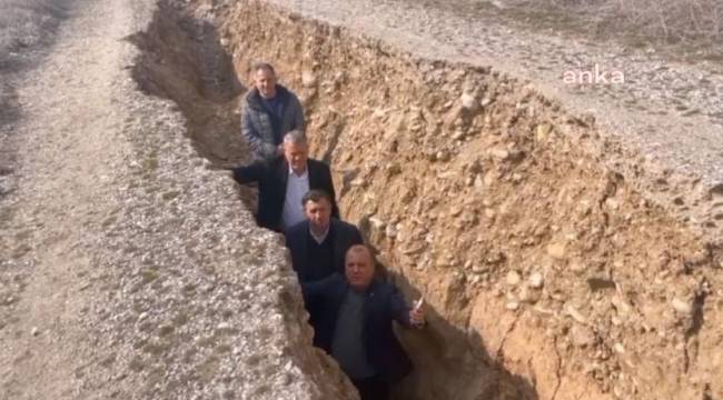 'Hiçbir barajımızda sorun yok' diyen Kirişci'ye barajda oluşan yarıktan seslendiler