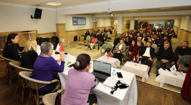 Menderes Belediyesi 8 Mart dünya emekçi kadınlar günü söyleşisi düzenledi