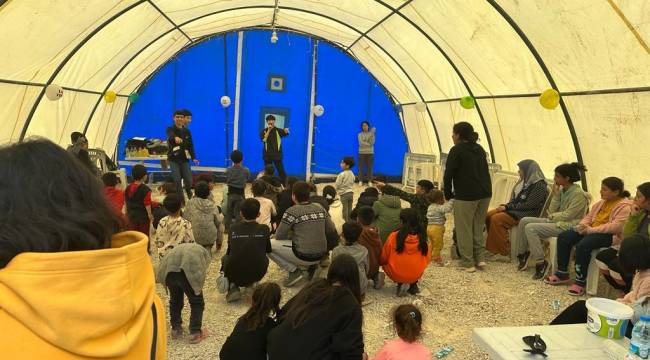 Güney Koreli Öğrenciler Depremzede Çocuklara Destek