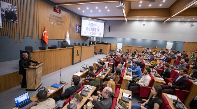 İzmir Gençlik Belediyesi Meclisi ilk toplantısını yaptı
