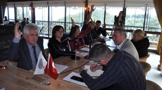 Karaburun'da faaliyet raporuna kabul