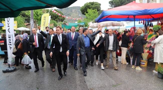 24. Uluslararası Bayındır Çiçek Festivali Yağmur Bereketi ile Kapılarını Açtı