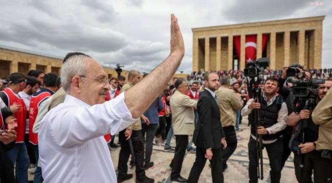 Kılıçdaroğlu seçim öncesinde gençlerle Anıtkabir’i ziyaret etti