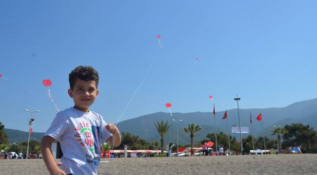 Menderes'in Uçurtmaları Bu kez Samandağlı Çocuklar için Göklerde…