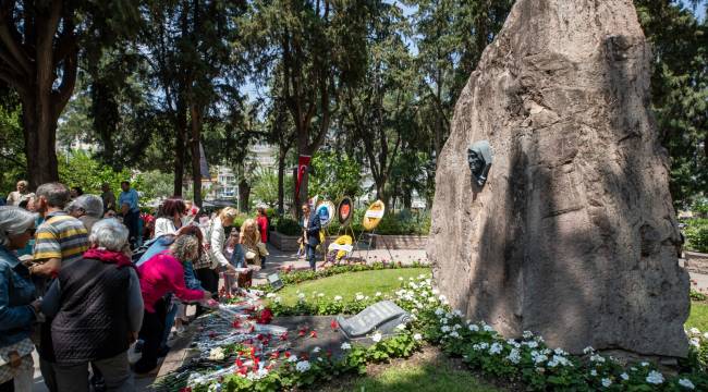 Zübeyde Hanım İzmir’de kabri başında anıldı