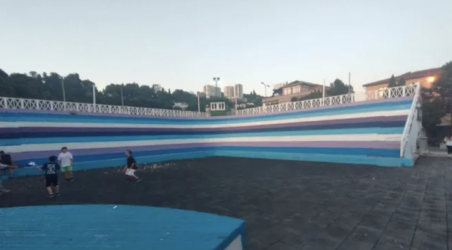 AKP'li Kozlu Belediyesi gökkuşağı renklerinin üstünü kapattı: 'İşi başka yere çektiler'