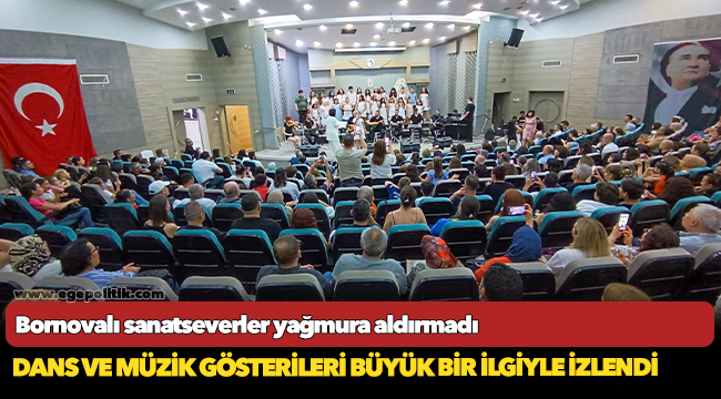 Bornovalı sanatseverler yağmura aldırmadı